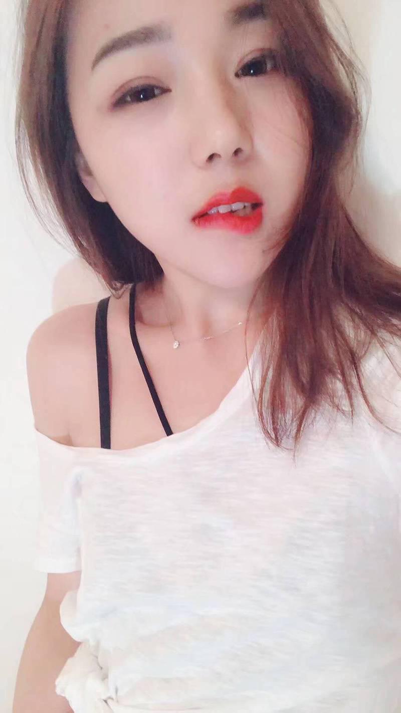 漂亮兼职嫩模，腿长奶子大值得体验