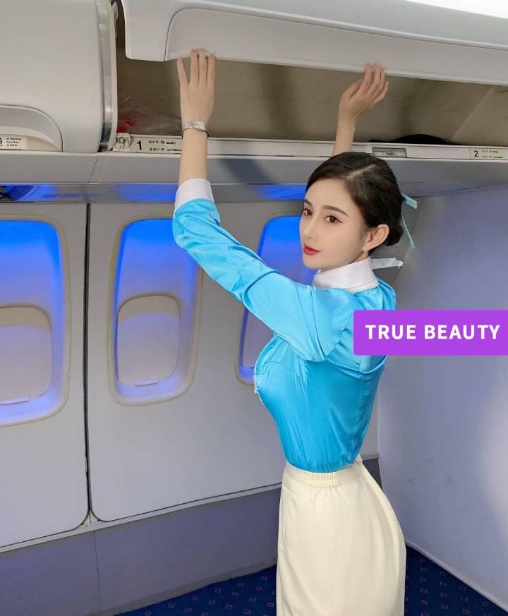 兼职的性感翘臀空姐