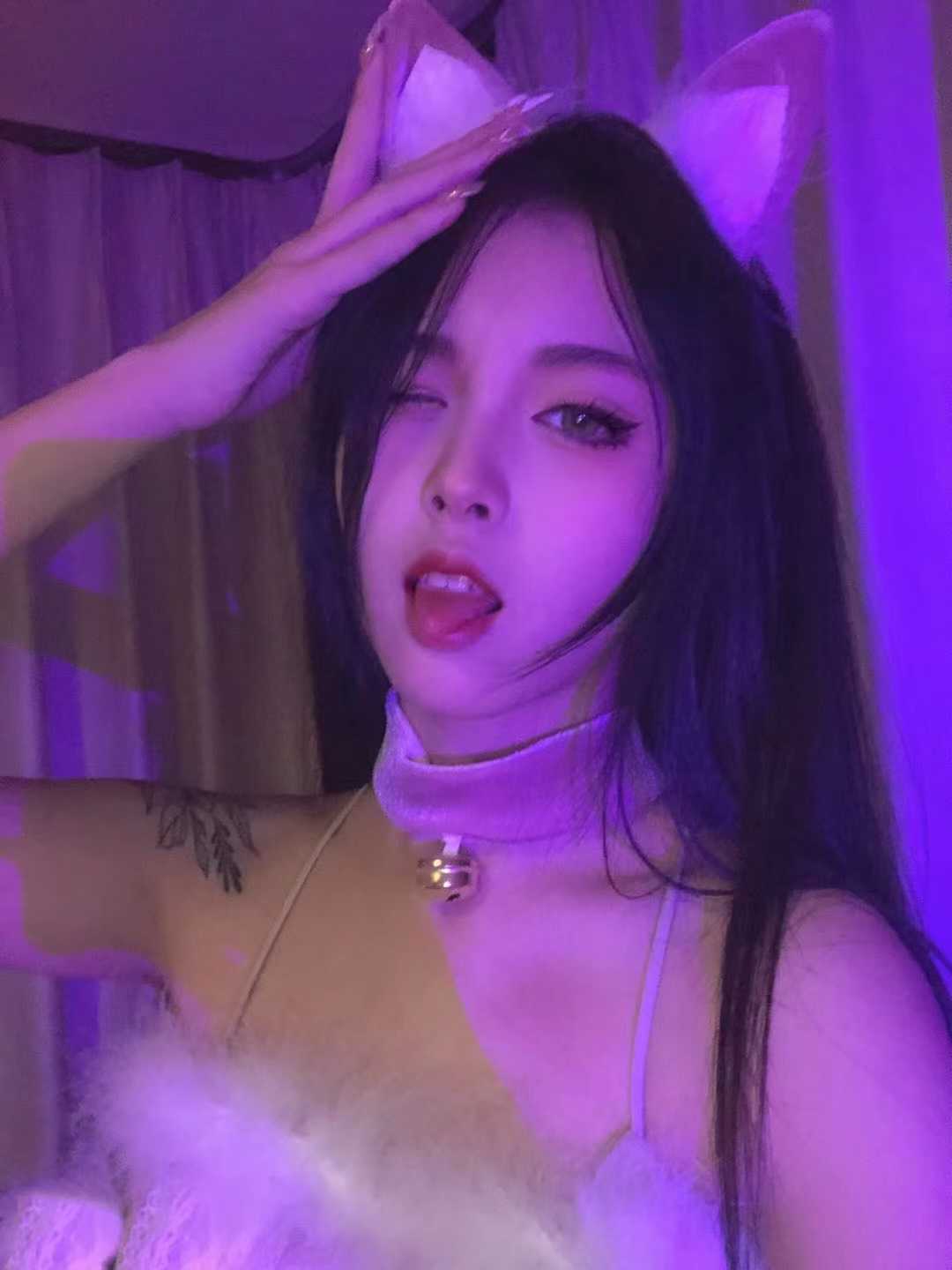 她朋友圈的一句夜无聊，我真榨干了自己